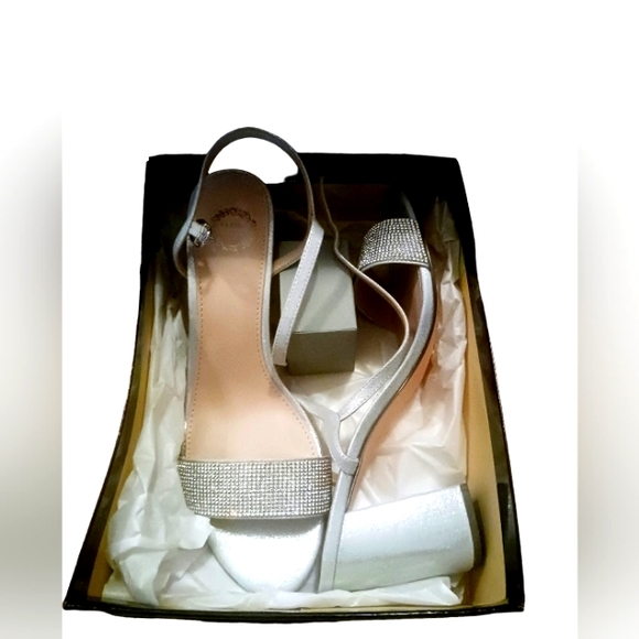 I. Miller Shoes - NEW I.Miller Silver Rhinestone Sandals Size 10